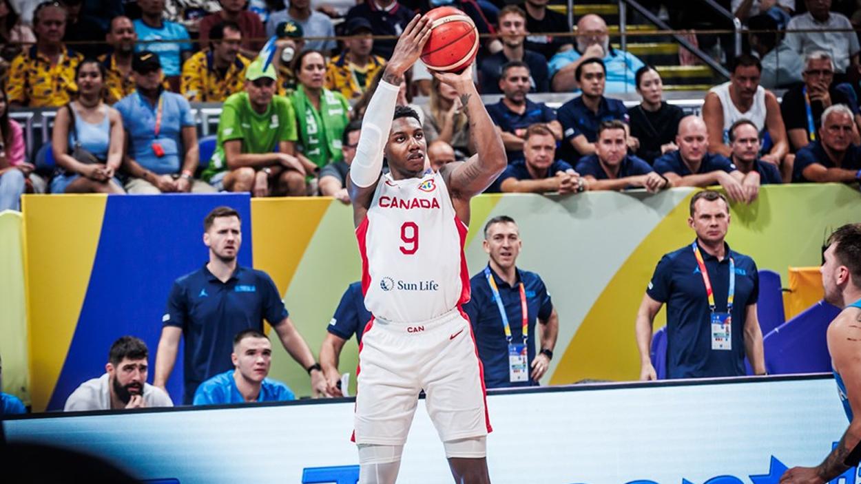 R.J. Barrett (Canada) à trois points